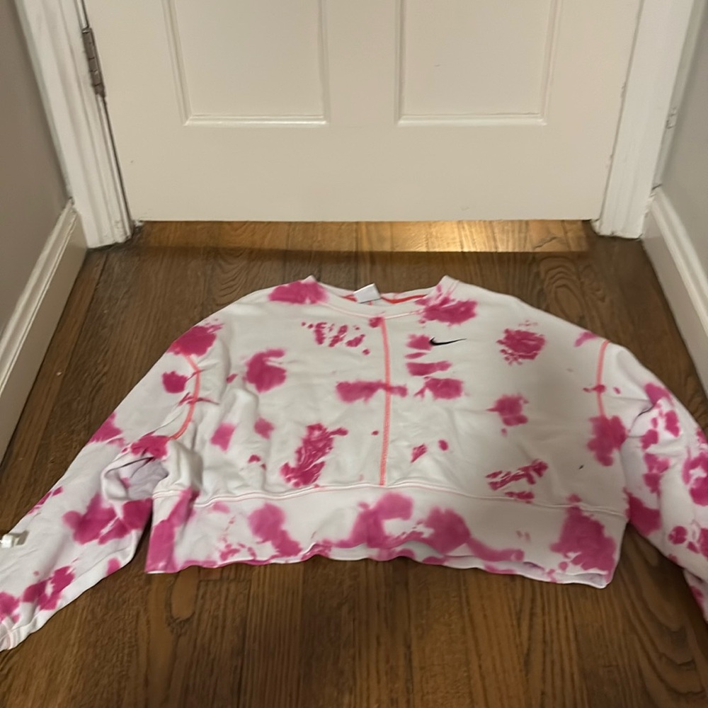 Pink Nike tie dye Crewneck!! Super cute and stylish